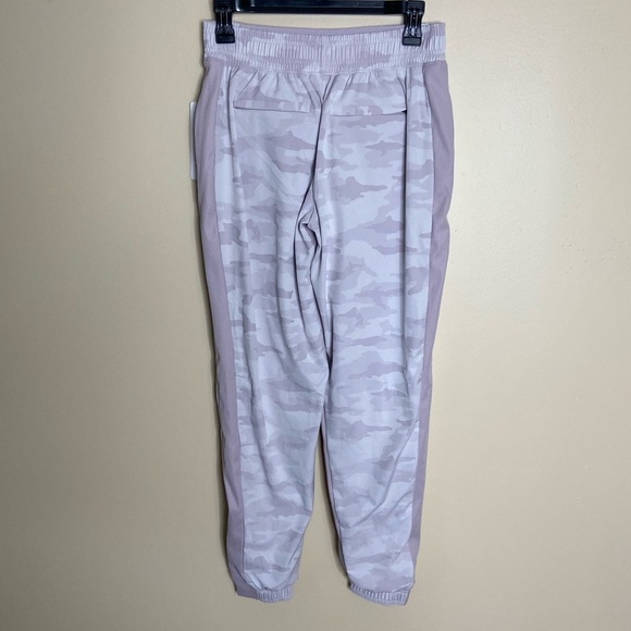 NWT Athleta Brooklyn Lined Camo Jogger in Shasta Purple size 2 - Picture 5 of 8